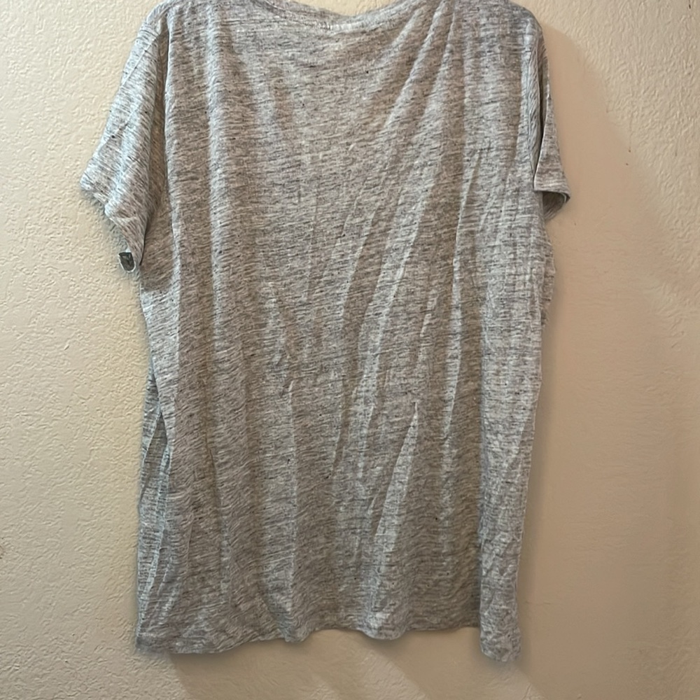 Gap v- neck shirt - Picture 2 of 3
